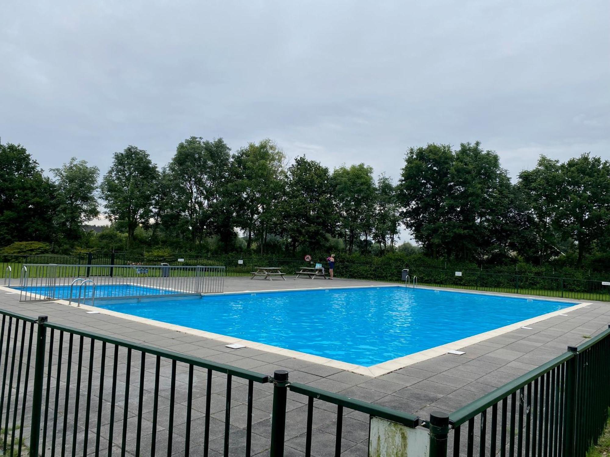 Villa Riverside Met Hottub, Eigen Aanlegsteiger, Zwemtrap, Trampoline En Kano'S Zeewolde Exterior foto